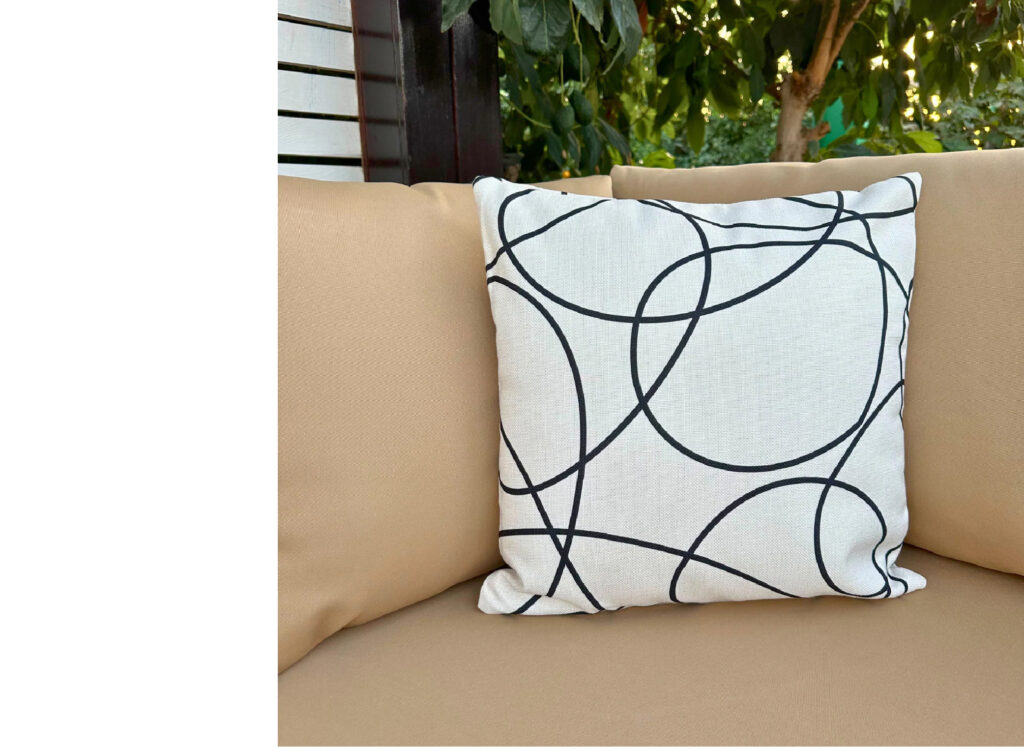 כריות-נוי-בעיצוב-צורות-אסימטריות-איכותיות-ומתאימות-לתנאי-חוץ