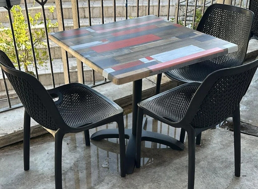 סט-הכולל-שולחן-3-כיסאות-תואמים